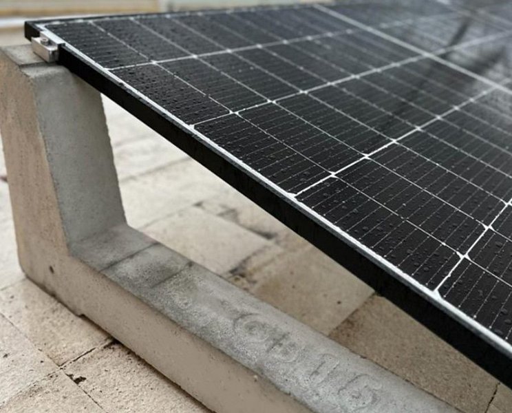 Wie sich die Montage von Photovoltaik auf Flachdächern um 30 % beschleunigen lässt